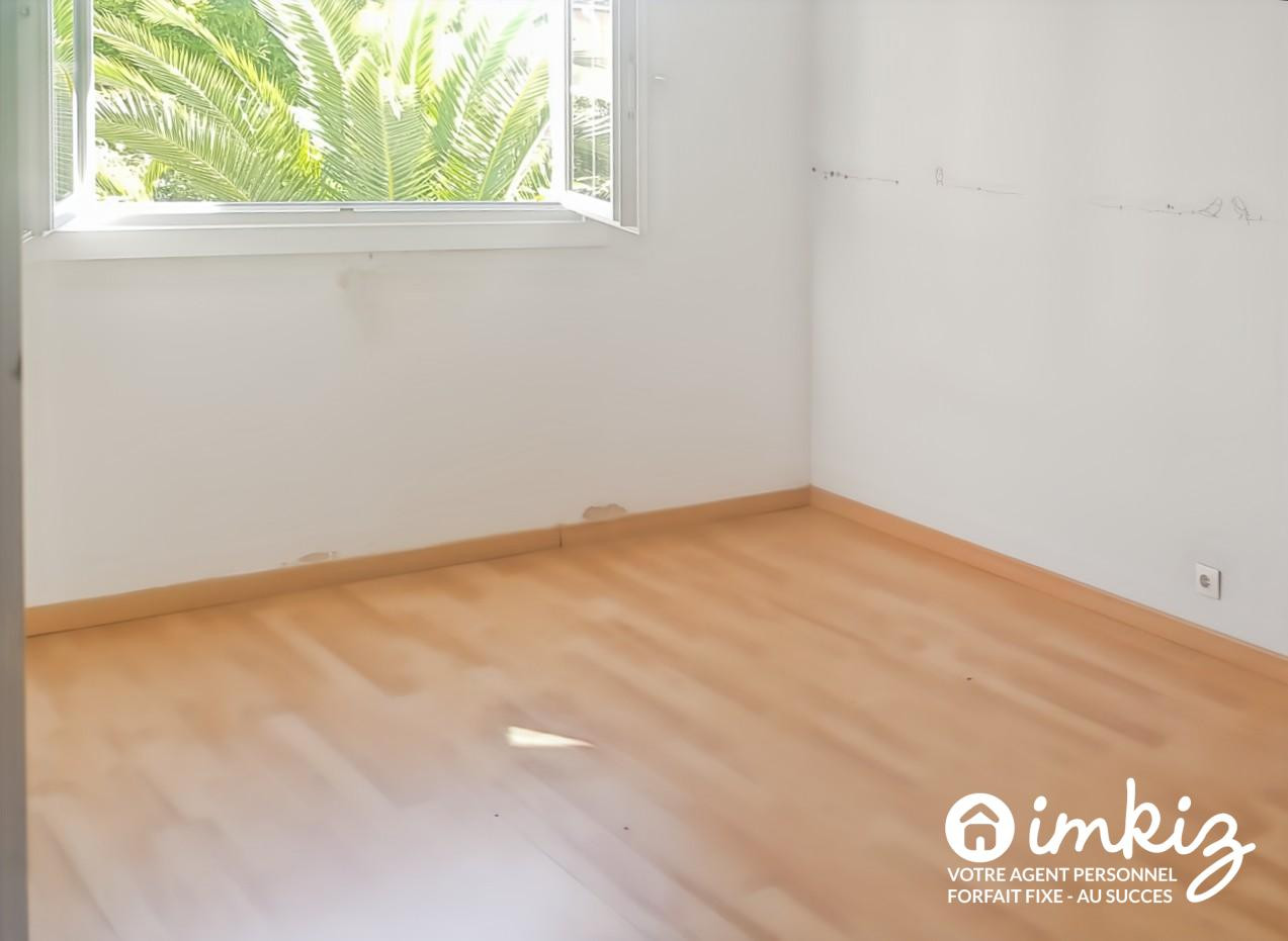
                                                Vente
                                                 Maison 4 pièces,parking , piscine tennis medecin