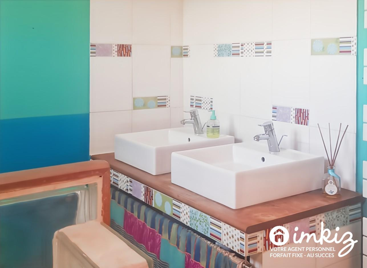 
                                                Vente
                                                 Maison 4 pièces,parking , piscine tennis medecin