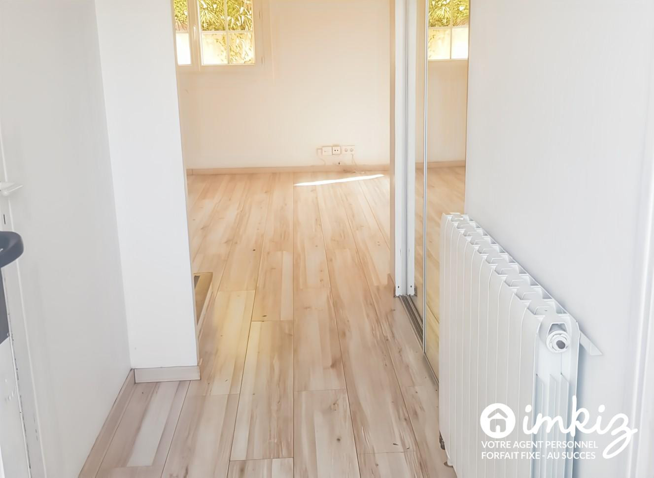 
                                                Vente
                                                 Maison 4 pièces,parking , piscine tennis medecin