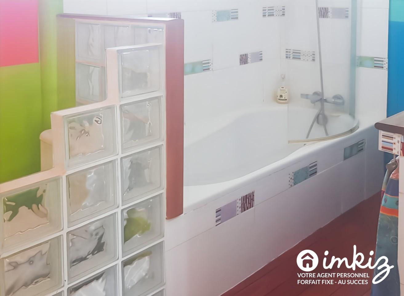 
                                                Vente
                                                 Maison 4 pièces,parking , piscine tennis medecin