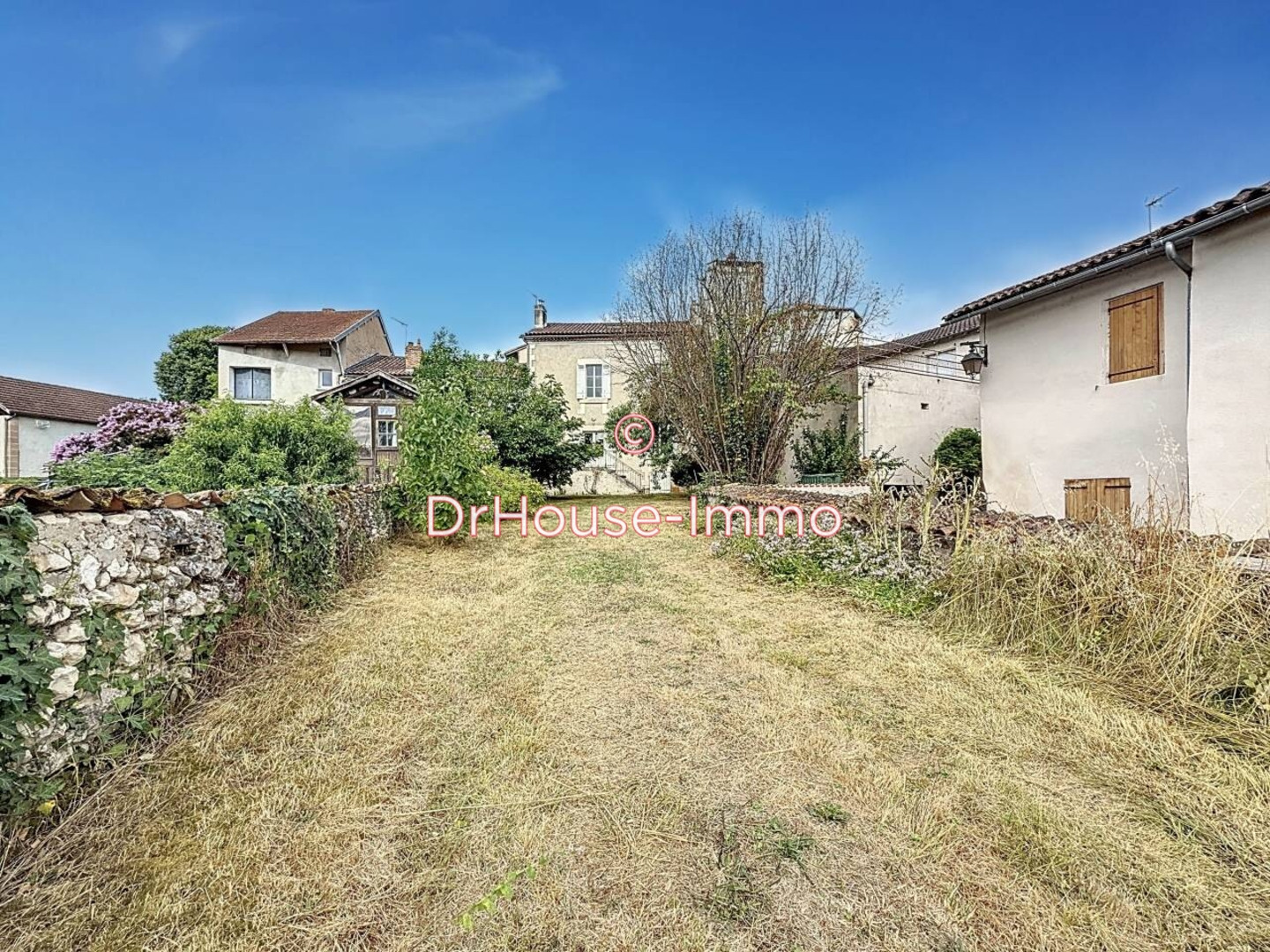 
                                                Vente
                                                 Maison 5 chambres, jardin, rivière, centre ville