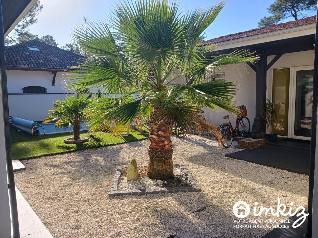 
                                                Vente
                                                 Maison 5 p. piscine, dépendances - plage à pieds