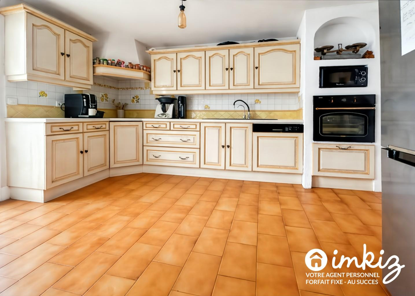 
                                                Vente
                                                 Maison 5 pièces 3 chambres, jardin et box