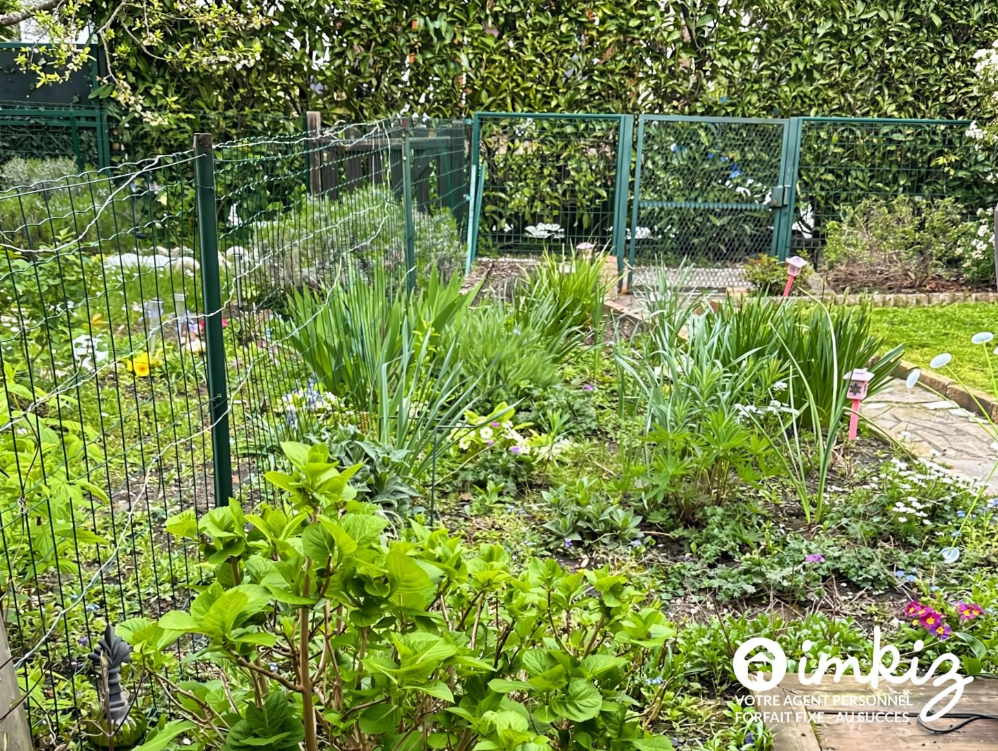 
                                                Vente
                                                 Maison 5 pièces 3 chambres, jardin et box