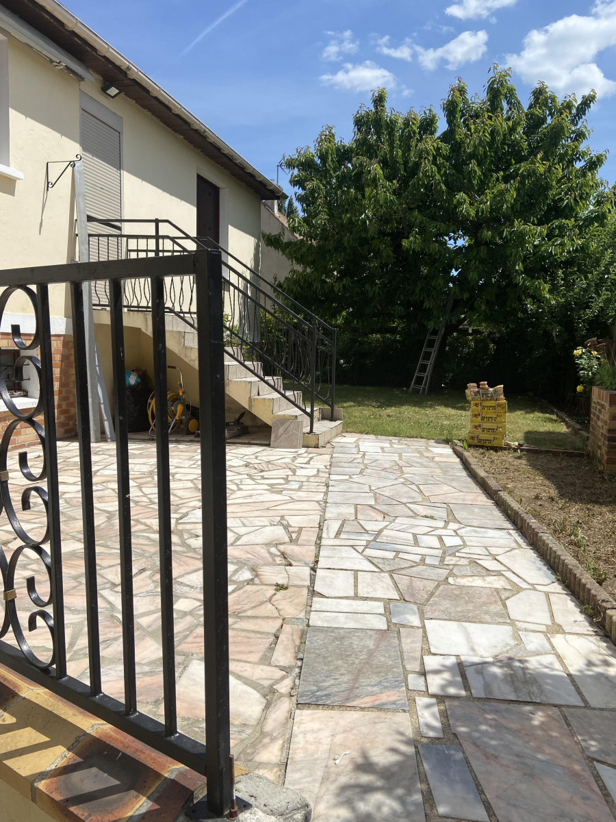 
                                                Vente
                                                 Maison 5 pièces