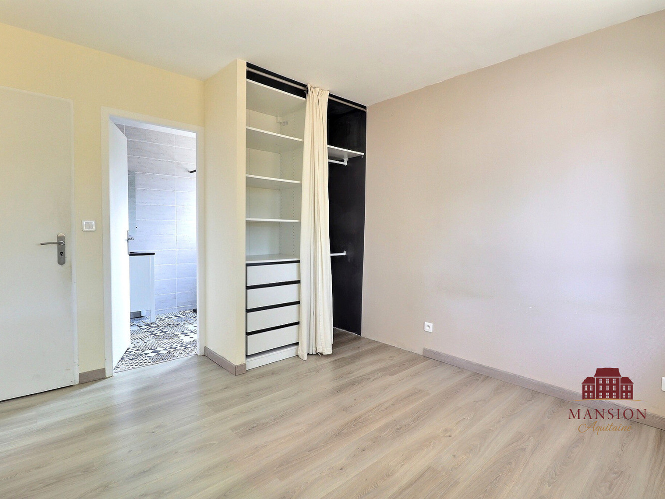 
                                                Vente
                                                 Maison 5 pièces