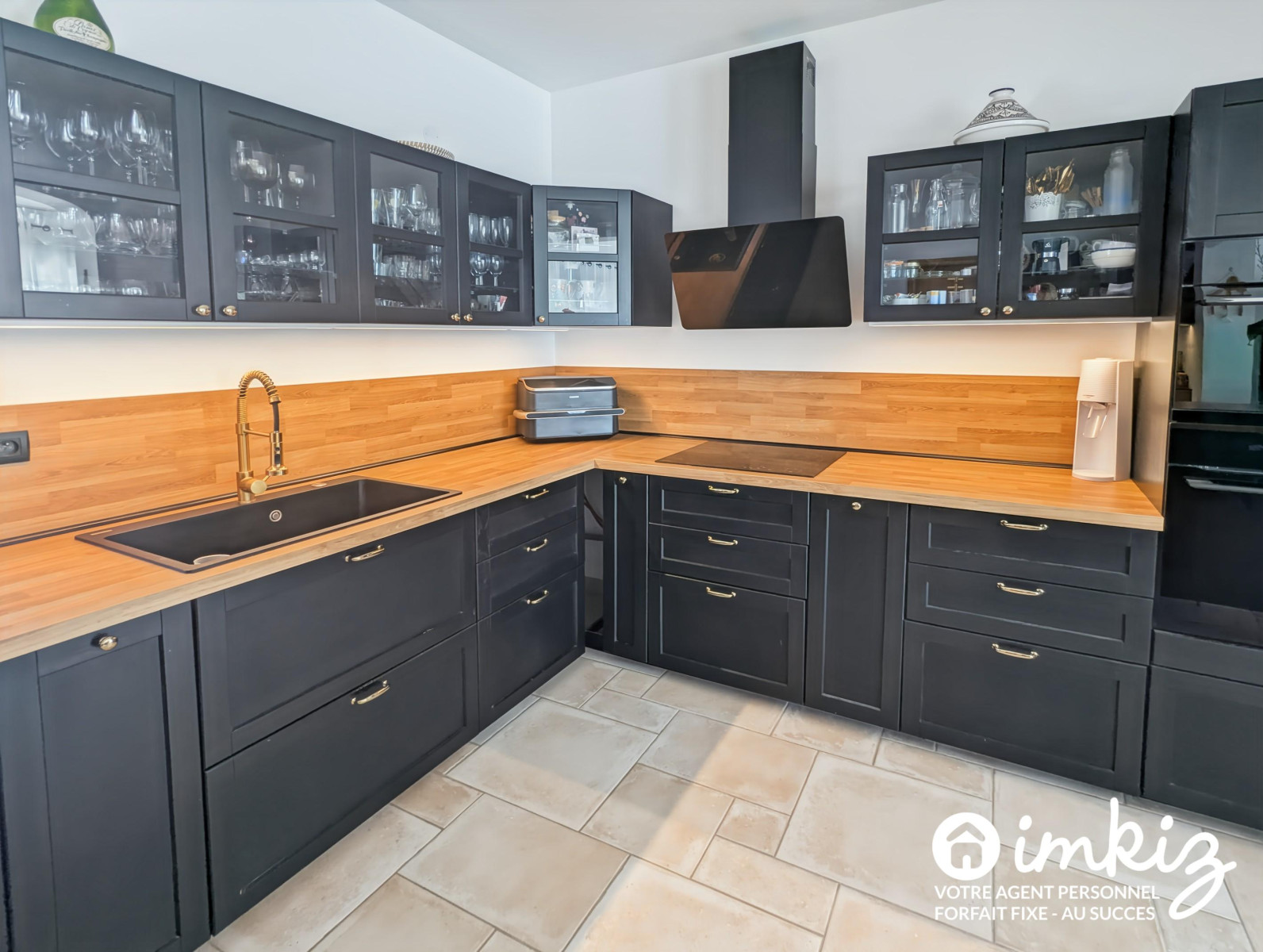 
                                                Vente
                                                 Superbe villa 5 pièces avec piscine