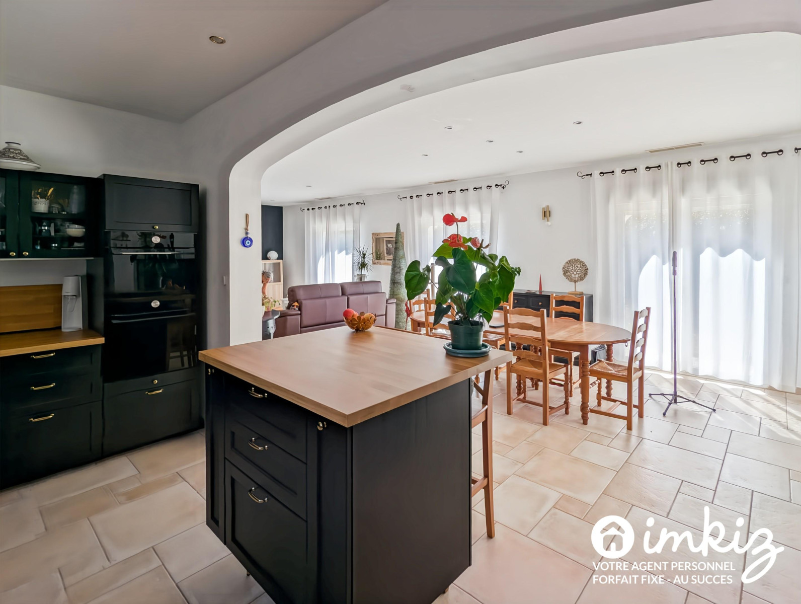 
                                                Vente
                                                 Superbe villa 5 pièces avec piscine