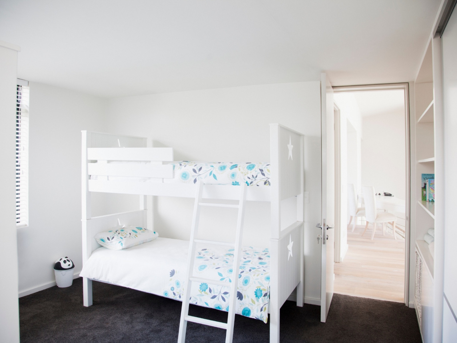 
                                                Vente
                                                 Maison 5 pièces avec garage