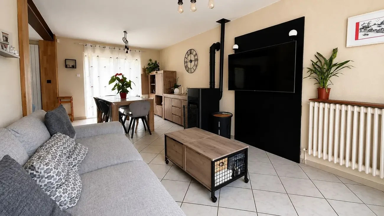 
                                                Vente
                                                 Maison 5 pièces avec jardin et sous-sol total
