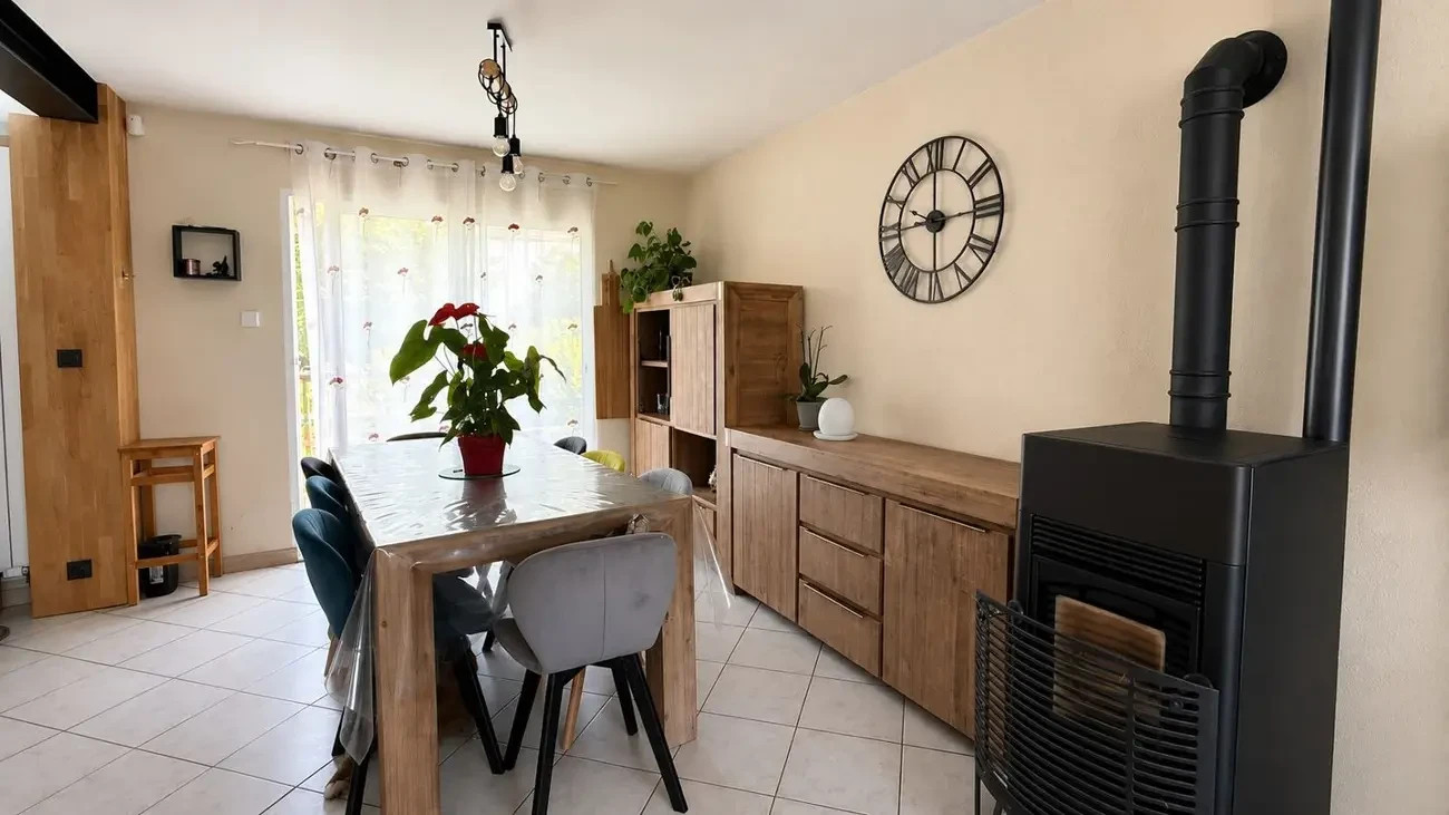 
                                                Vente
                                                 Maison 5 pièces avec jardin et sous-sol total