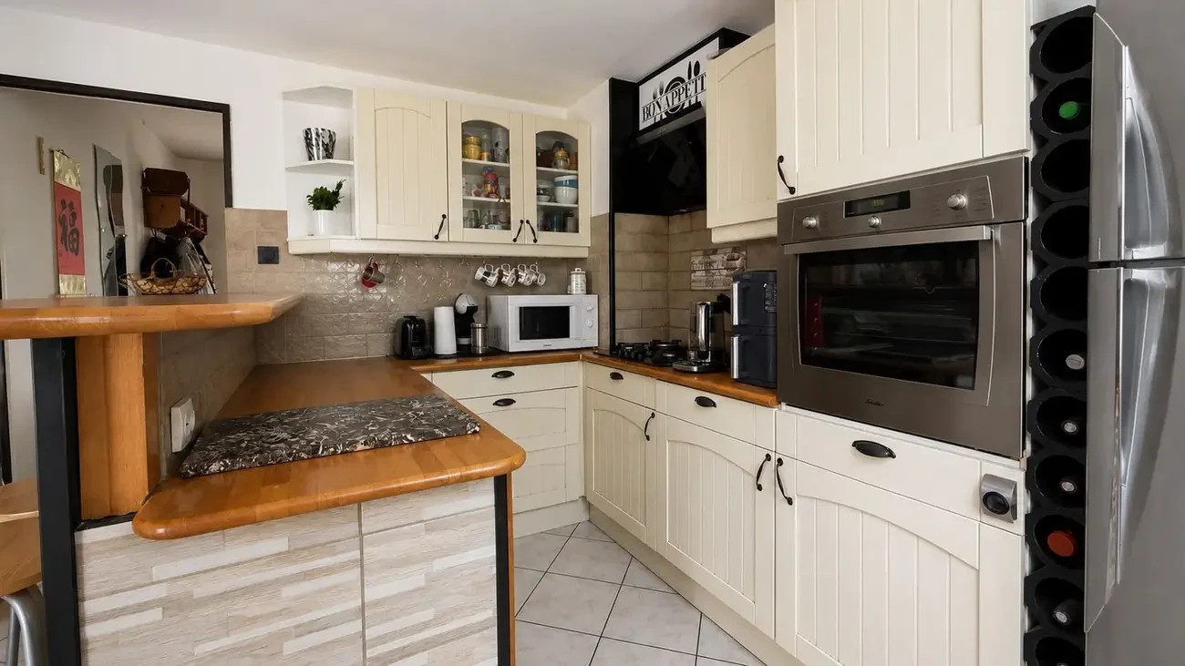 
                                                Vente
                                                 Maison 5 pièces avec jardin et sous-sol total