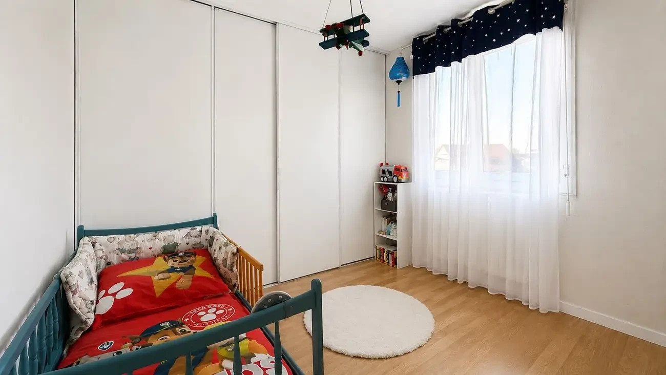 
                                                Vente
                                                 Maison 5 pièces avec jardin et sous-sol total