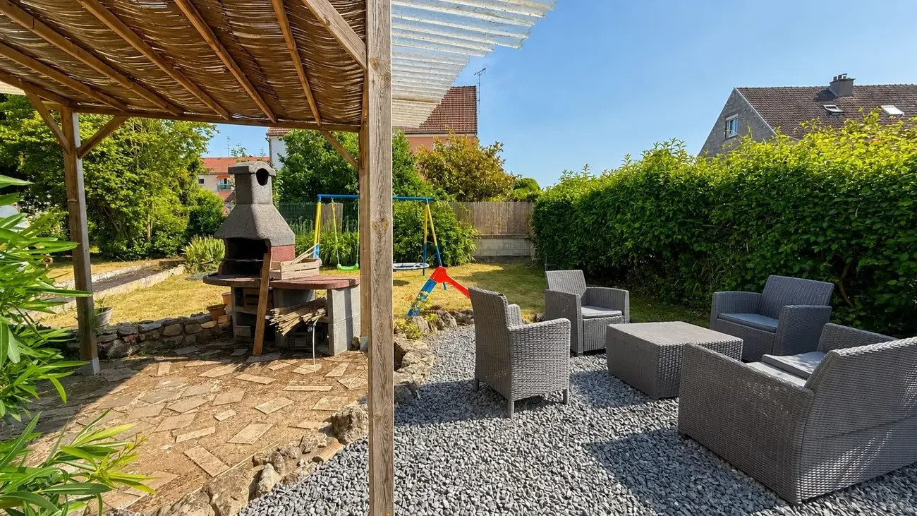 
                                                Vente
                                                 Maison 5 pièces avec jardin et sous-sol total