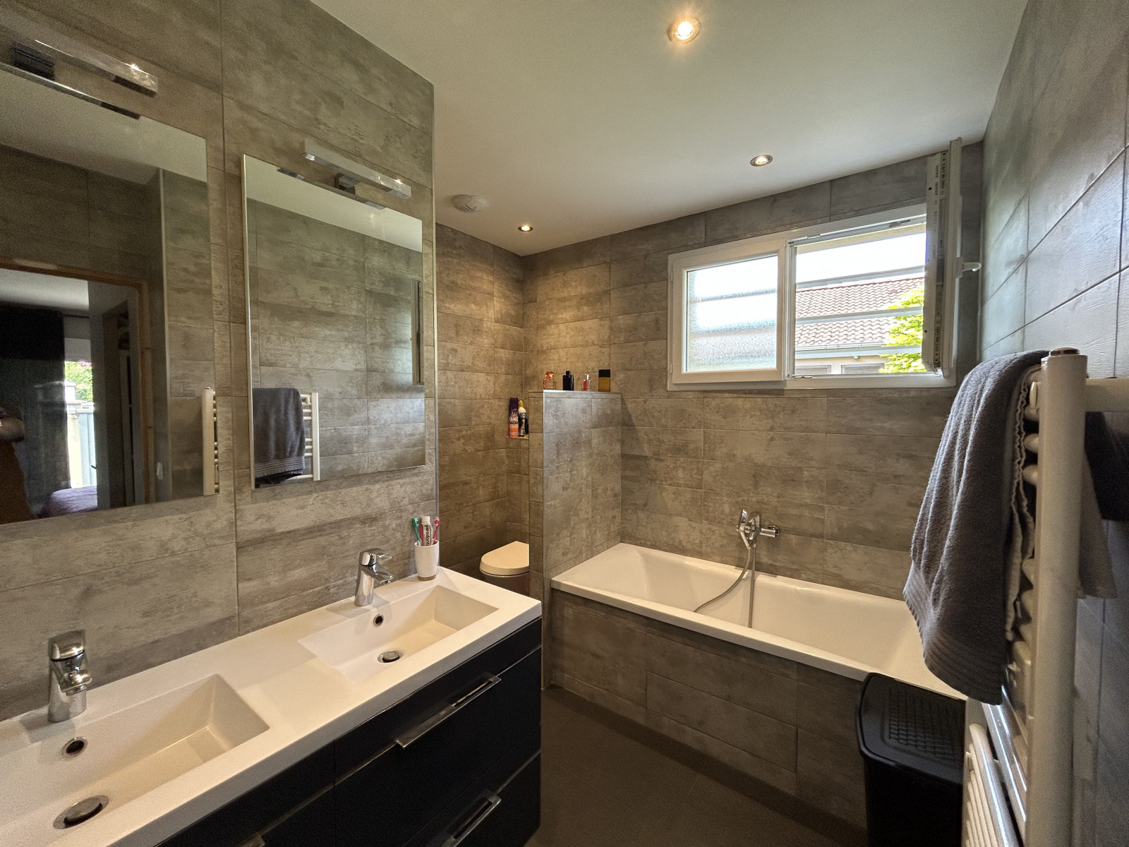 
                                                Vente
                                                 Maison 5 pièces de 115 m²