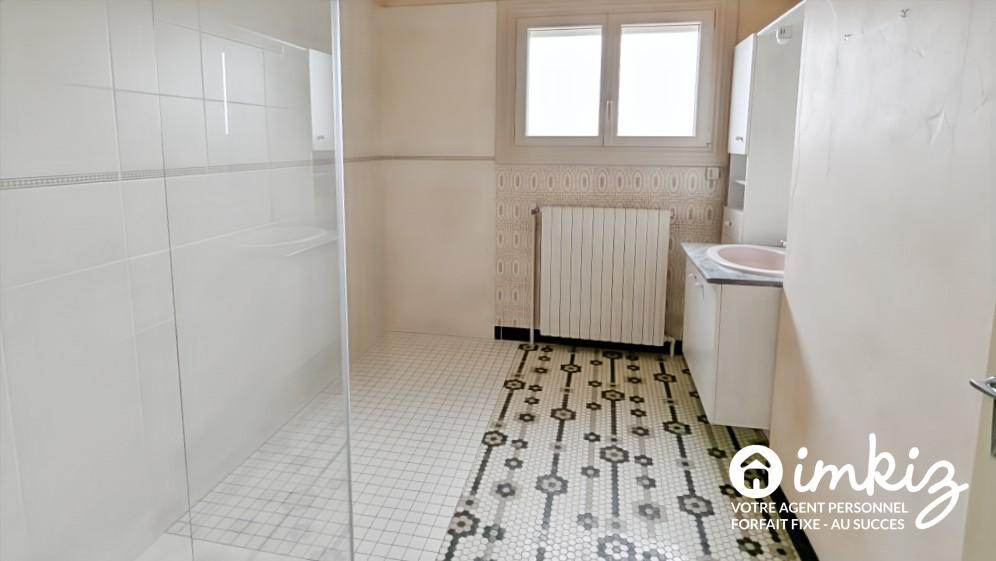 
                                                Vente
                                                 Maison 5 pièces de 117m² + sous-sol de 100m²