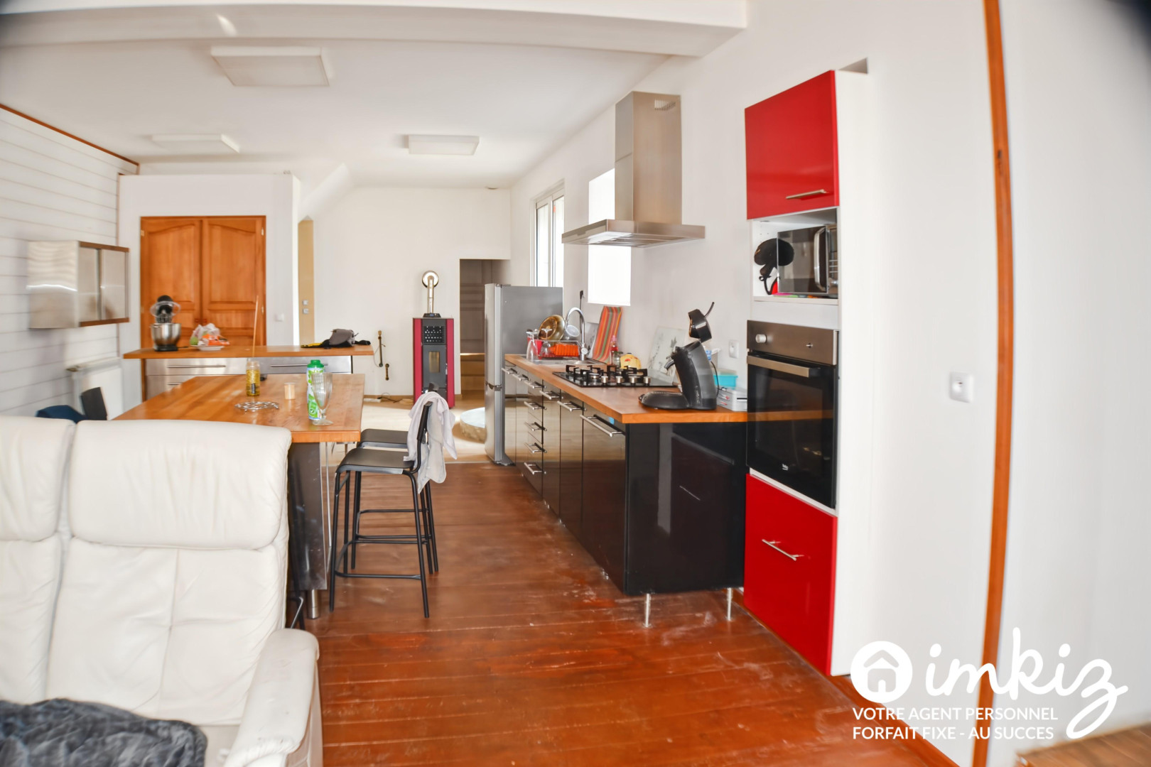 
                                                Vente
                                                 Maison 5 pièces de 140 m² avec cour et préau