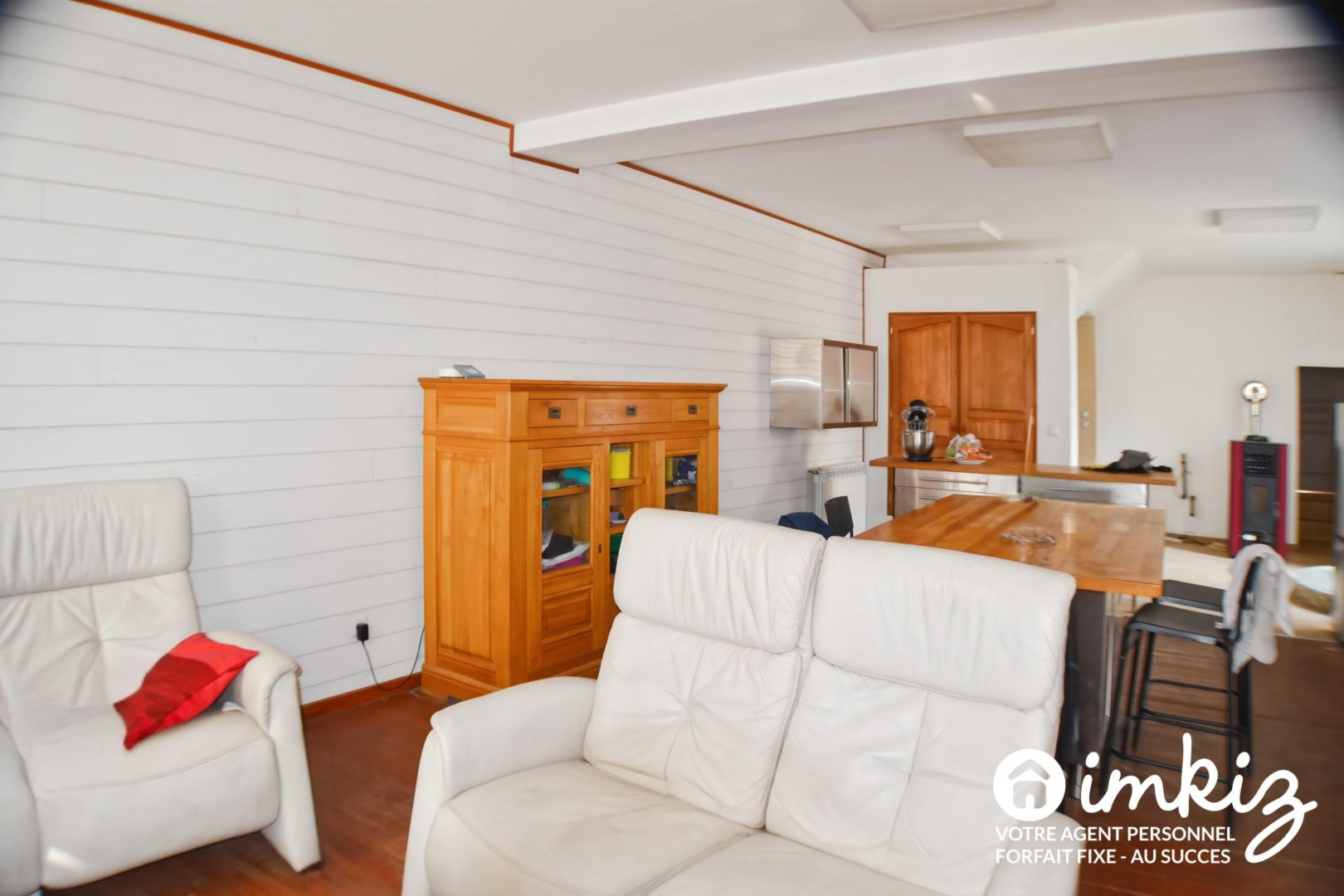 
                                                Vente
                                                 Maison 5 pièces de 140 m² avec cour et préau