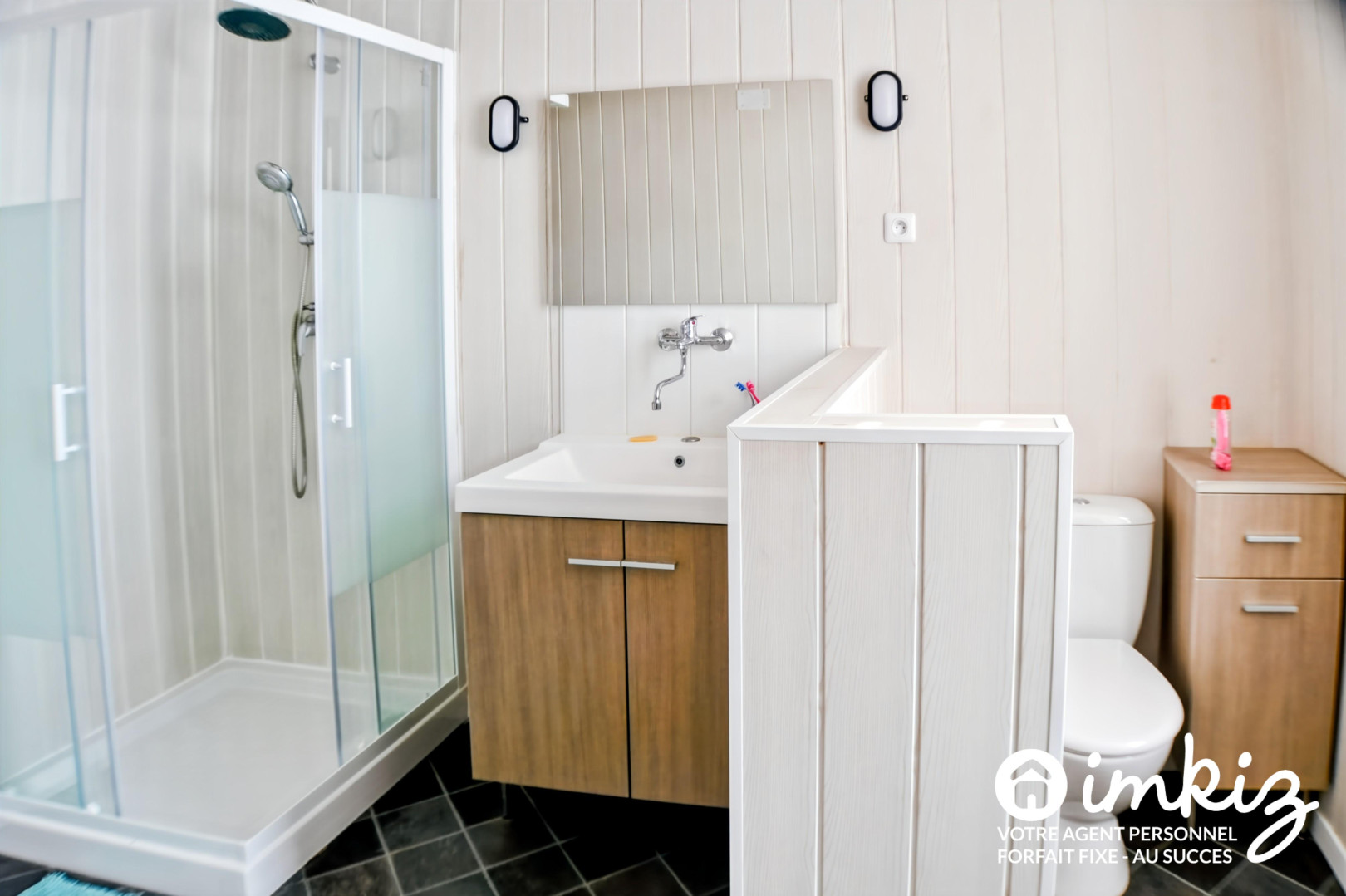 
                                                Vente
                                                 Maison 5 pièces de 140 m² avec cour et préau