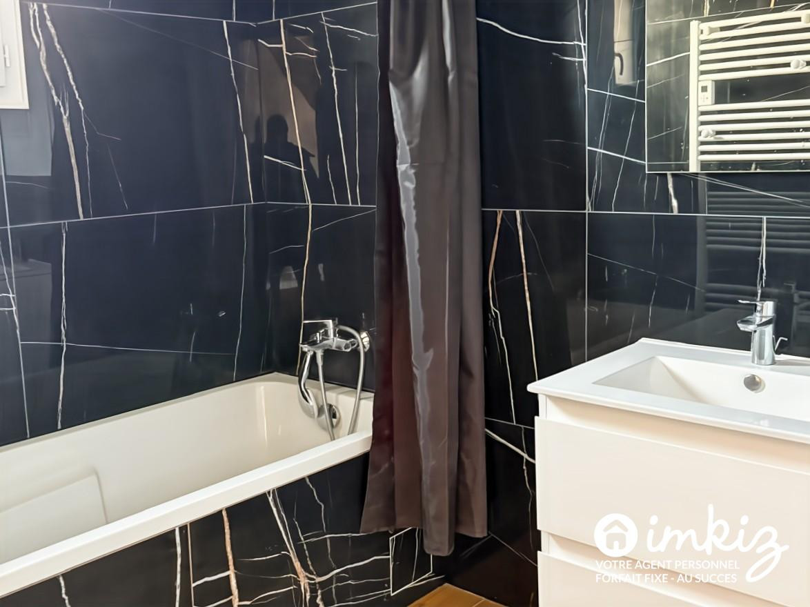 
                                                Vente
                                                 Maison 5 pièces de 2023 107 m² habitables