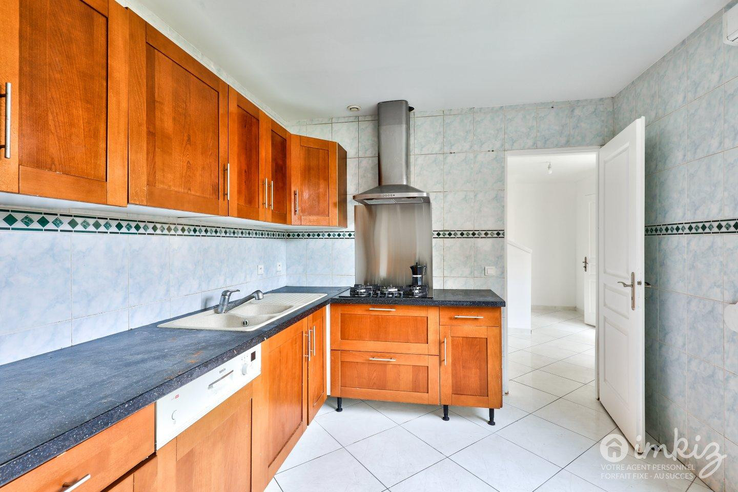 
                                                Vente
                                                 Maison 5 pièces et deux F3 indépendants