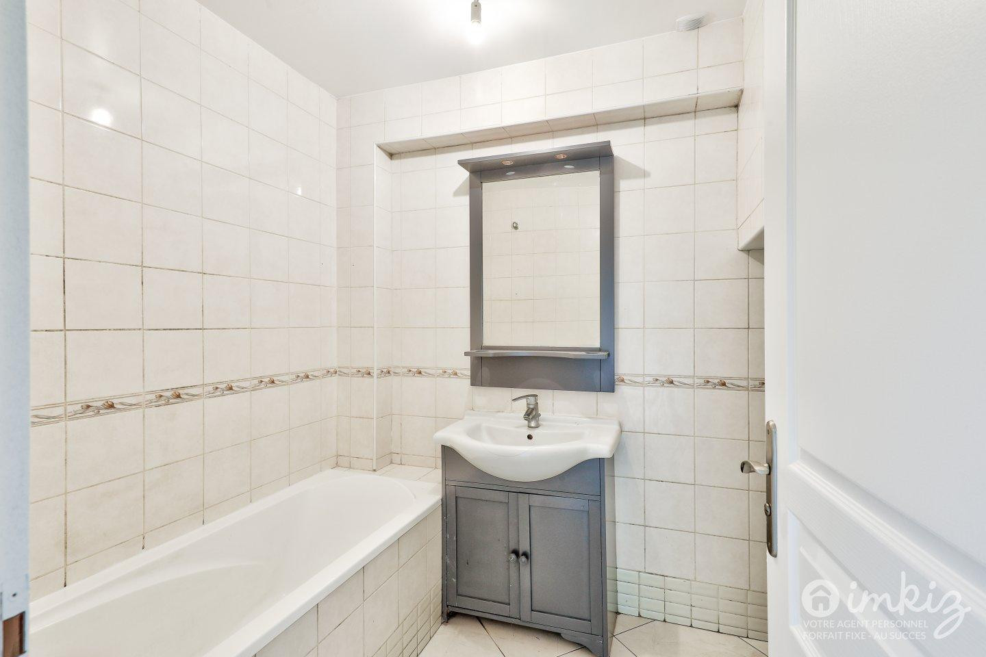 
                                                Vente
                                                 Maison 5 pièces et deux F3 indépendants