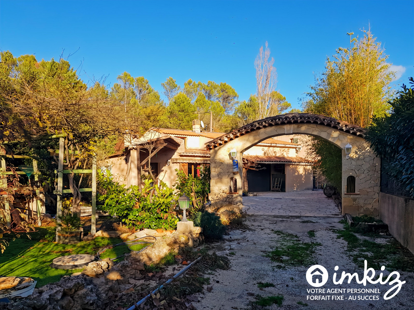 
                                                Vente
                                                 Maison 5 pièces, gros potentiel