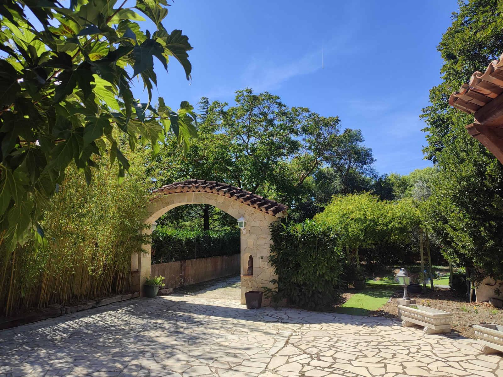 
                                                Vente
                                                 Maison 5 pièces, gros potentiel