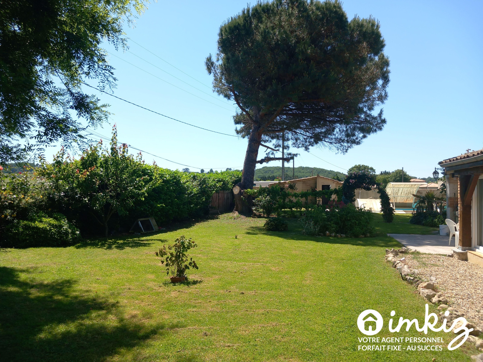 
                                                Vente
                                                 Maison 5 pièces PLAIN-PIED, dépendances et piscine