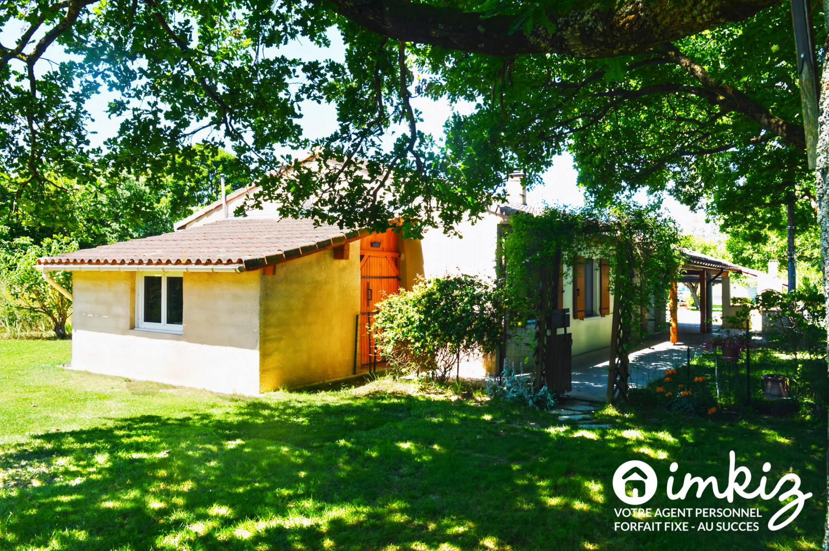 
                                                Vente
                                                 Maison 5 pièces plain pied sur terrain arboré