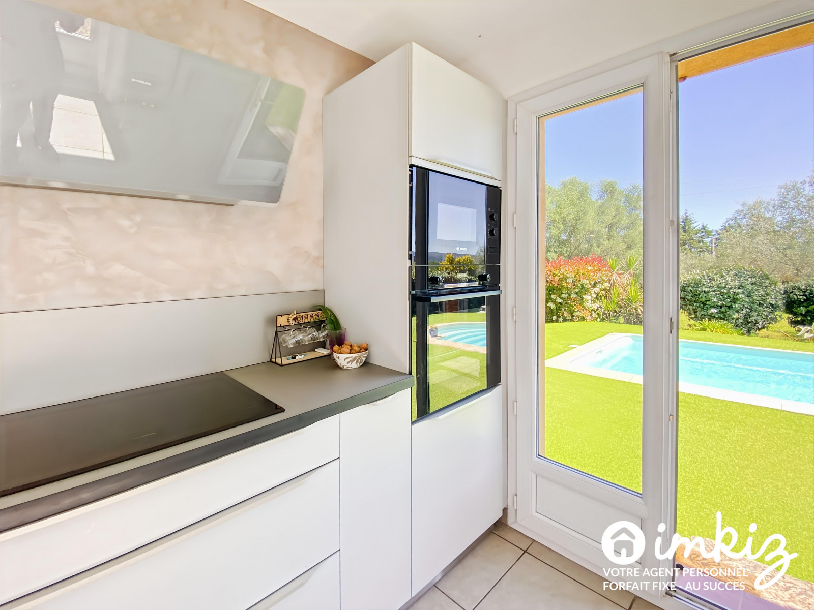 
                                                Vente
                                                 Maison 5 pièces, plain pied, sur terrain clôturé ,