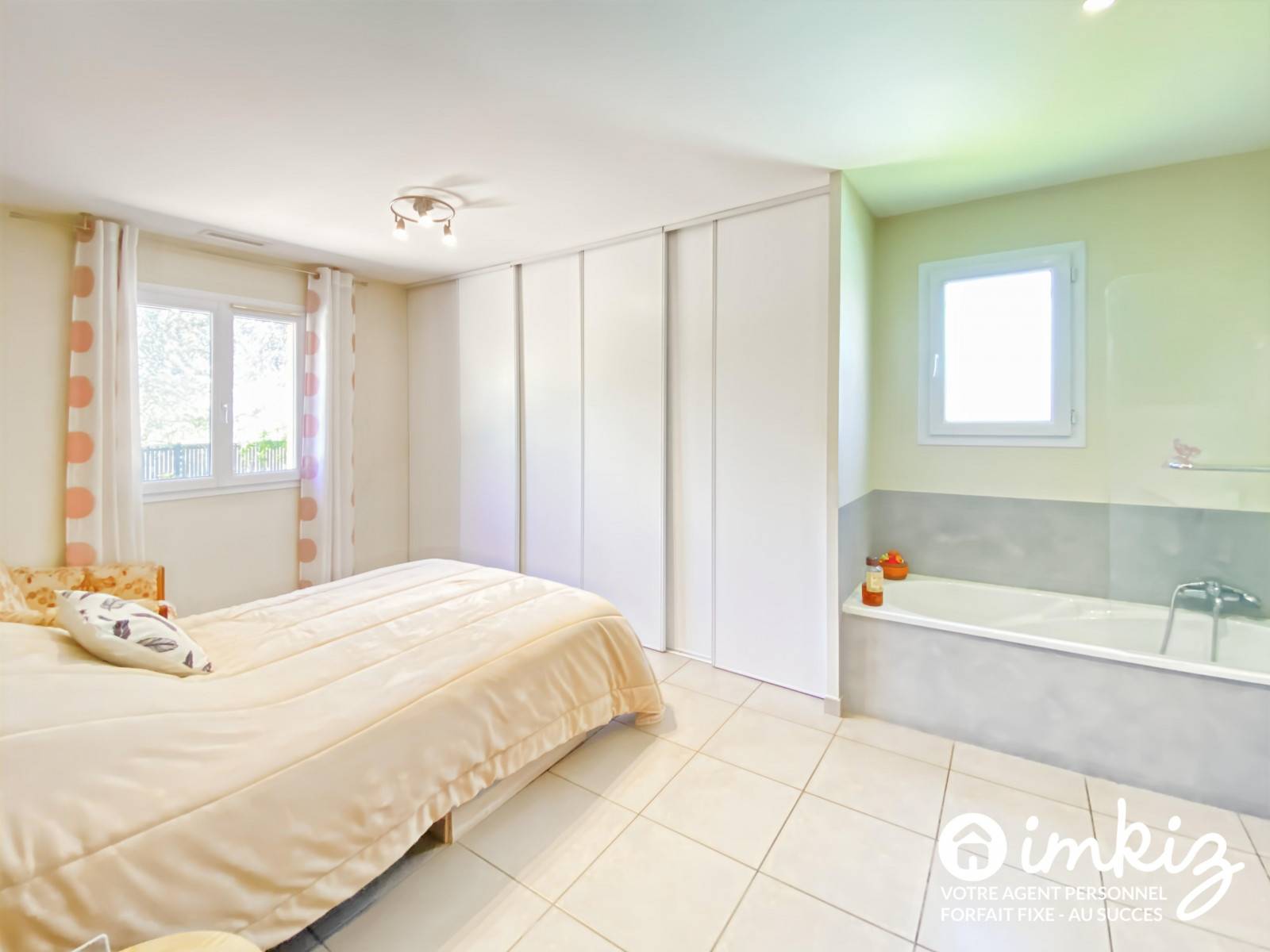 
                                                Vente
                                                 Maison 5 pièces, plain pied, sur terrain clôturé ,