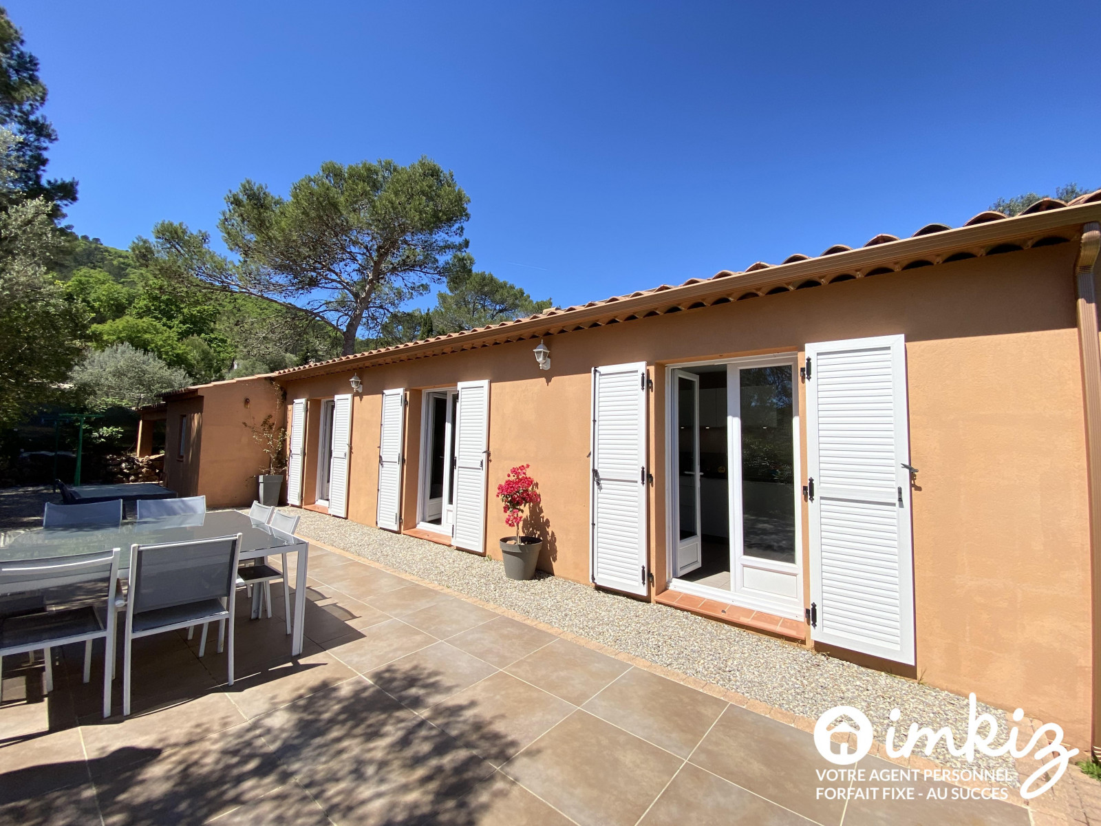 
                                                Vente
                                                 Maison 5 pièces, plain pied, sur terrain clôturé ,