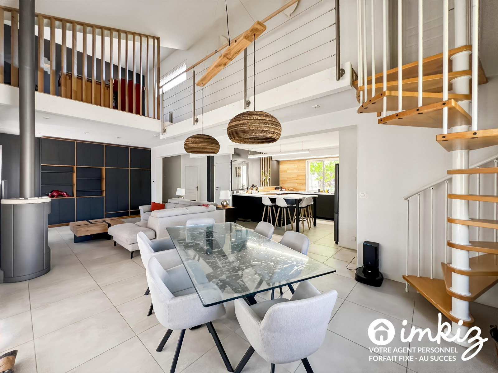 
                                                Vente
                                                 Maison 6 pièces 175m²