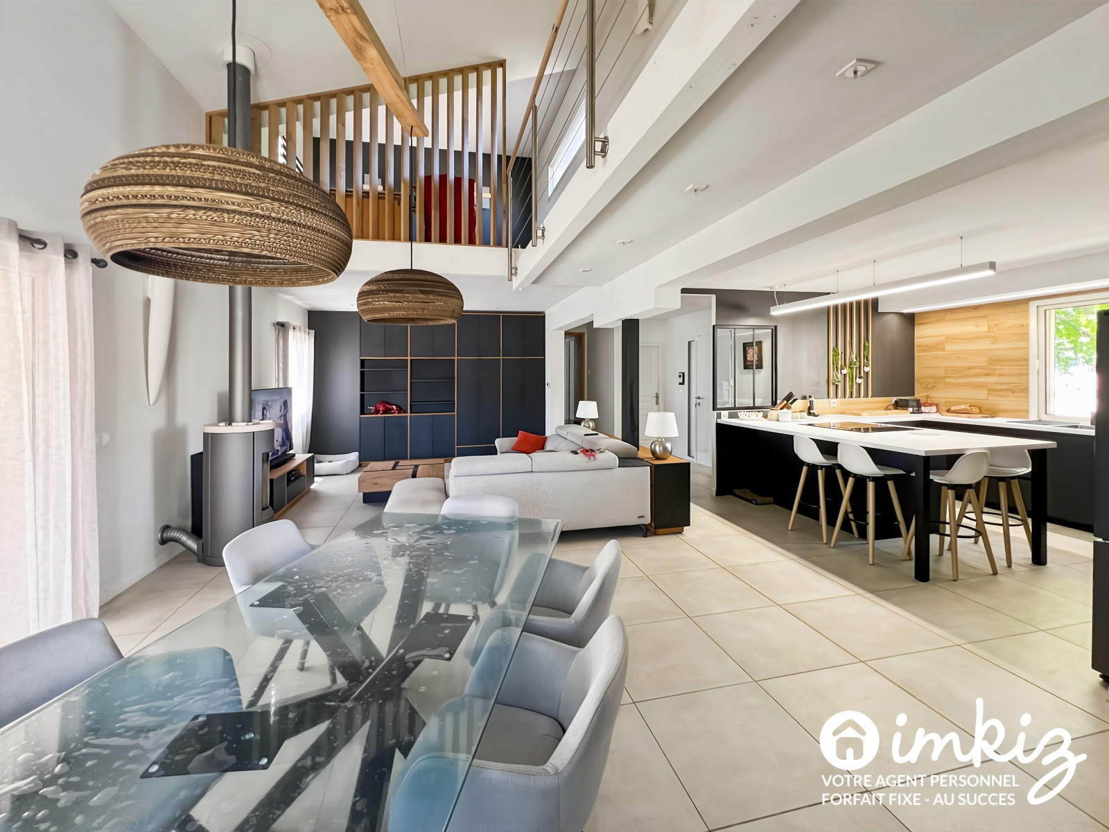 
                                                Vente
                                                 Maison 6 pièces 175m²