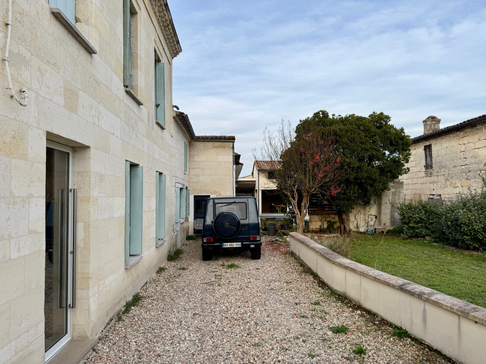
                                                Vente
                                                 MAISON 6 PIECES - 215m2
