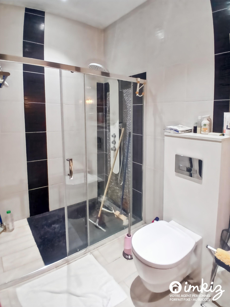
                                                Vente
                                                 Maison 6 pièces