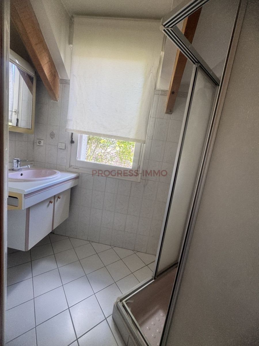 
                                                Location
                                                 Maison 6 pièces