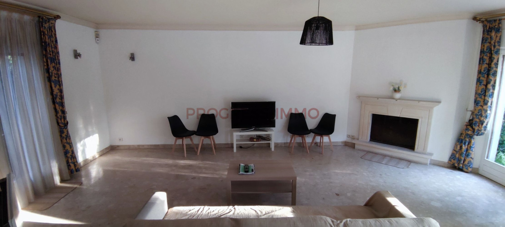 
                                                Location
                                                 Maison 6 pièces