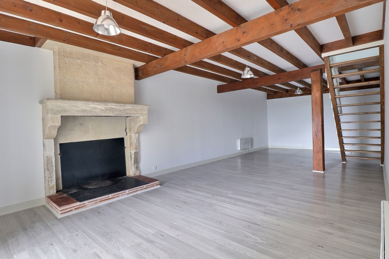 
                                                Vente
                                                 Maison 6 pièces