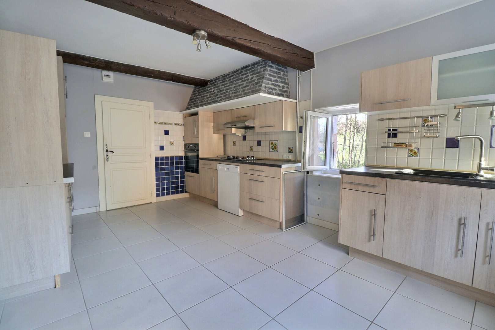 
                                                Vente
                                                 Maison 6 pièces