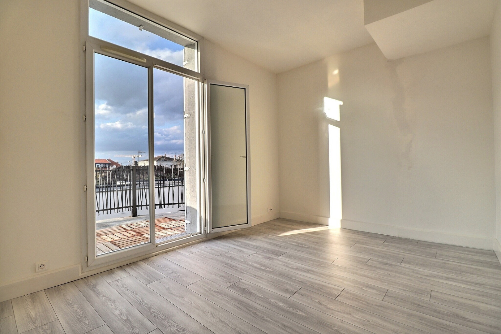 
                                                Vente
                                                 Maison 6 pièces