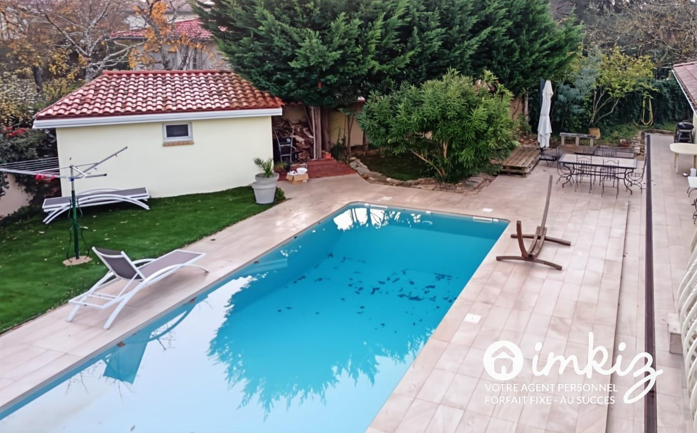 
                                                Vente
                                                 Maison 6 pièces avec piscine