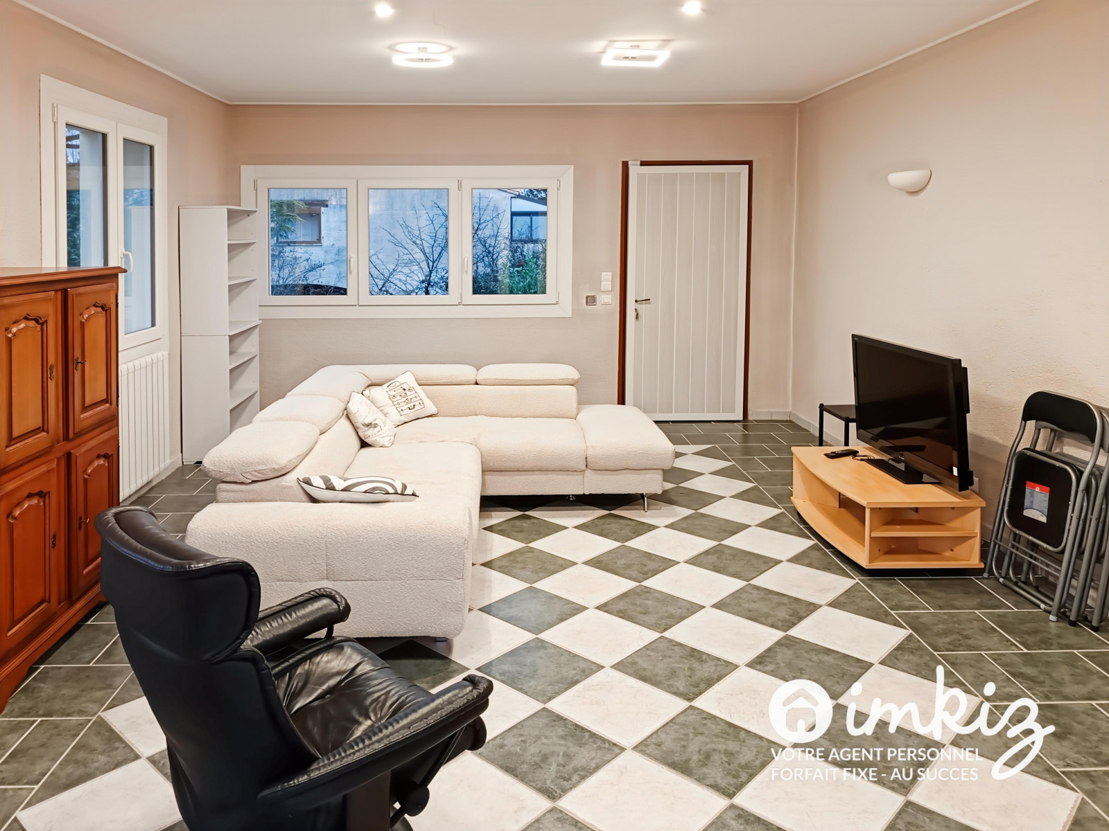 
                                                Vente
                                                 Maison 6 pièces avec piscine