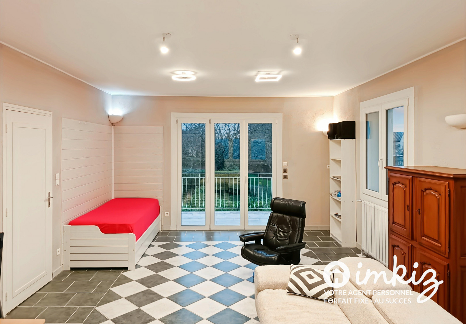 
                                                Vente
                                                 Maison 6 pièces avec piscine