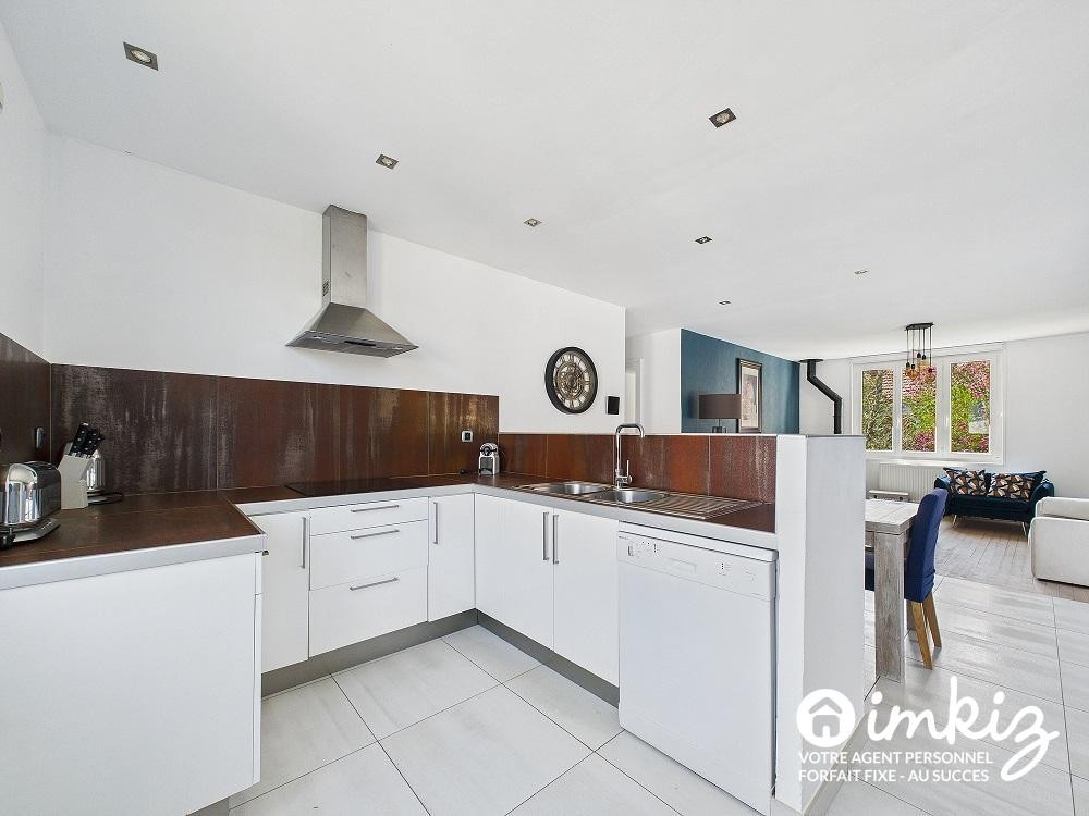 
                                                Vente
                                                 Maison 6 pièces avec piscine
