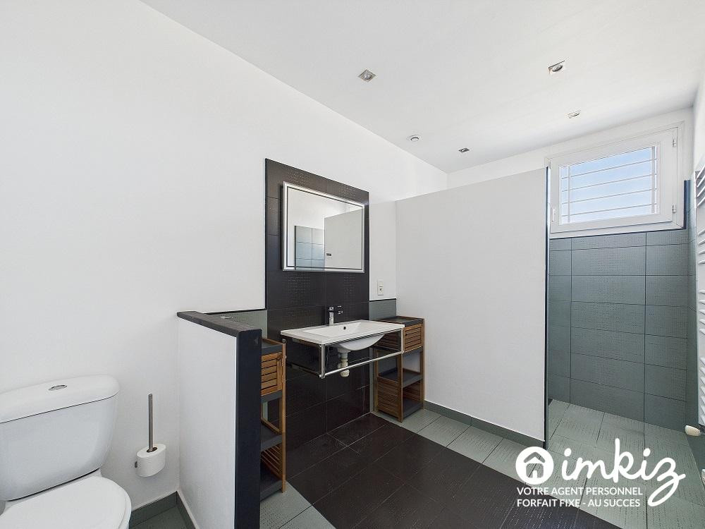 
                                                Vente
                                                 Maison 6 pièces avec piscine