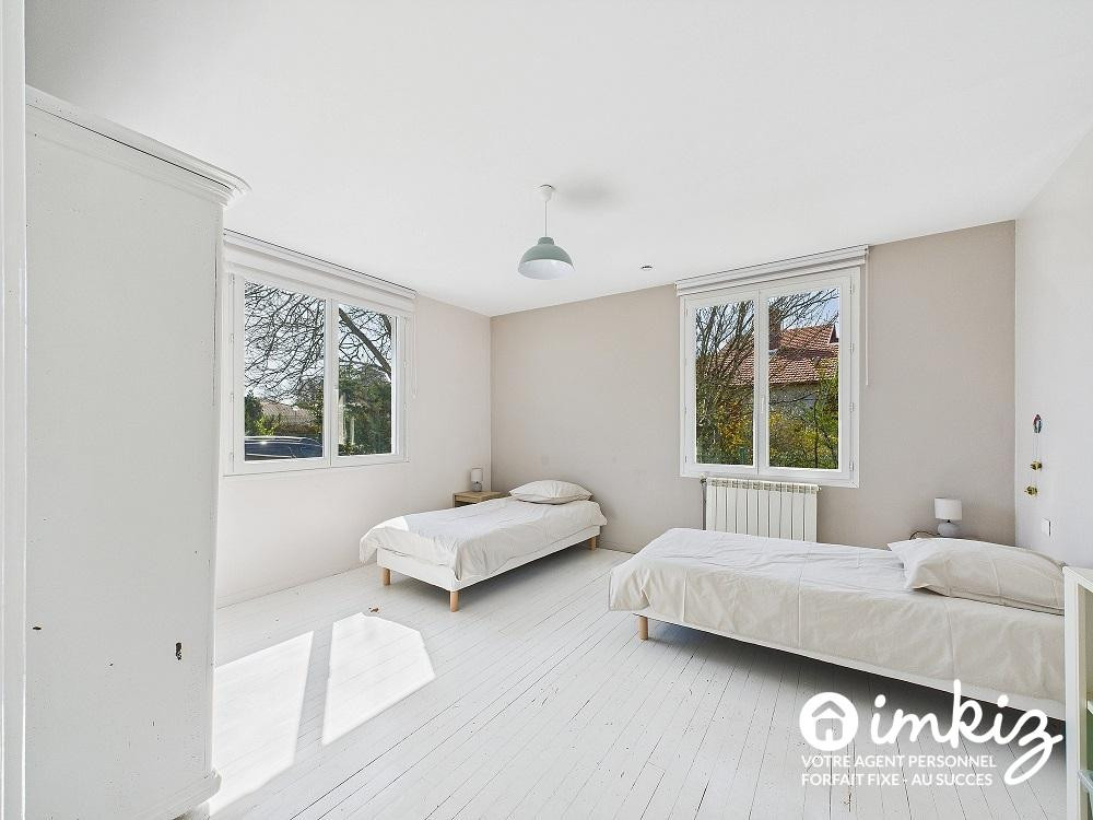 
                                                Vente
                                                 Maison 6 pièces avec piscine