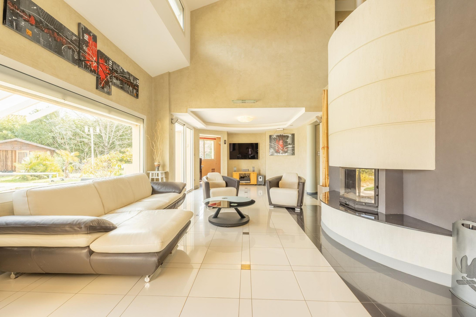 
                                                Vente
                                                 Maison 6 pièces avec piscine et 1500 m² de terrain