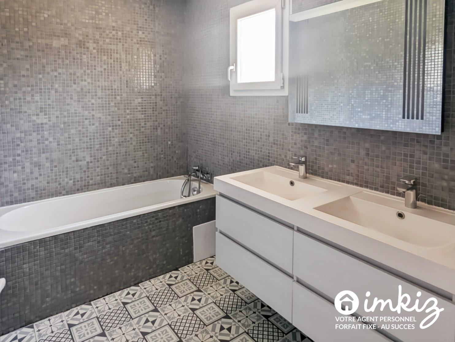 
                                                Vente
                                                 Maison 6 pièces avec studio indépendant et piscine